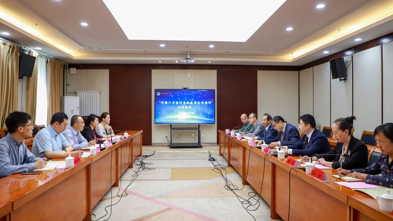 根据我国相关法律法规，焊工培训的年龄限制如下：