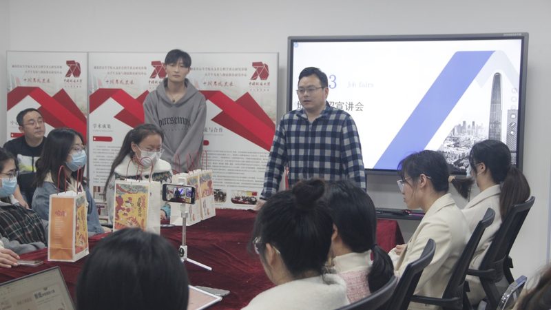 在电工培训中，理论课与实操课的时间分配应遵循以下原则：